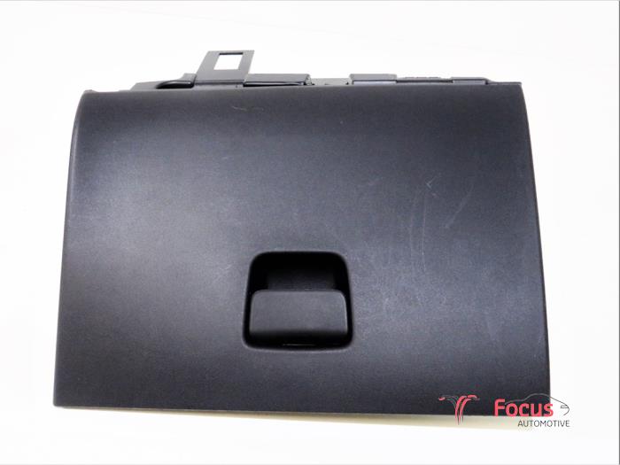 Begagnade Handskfack Citroen C3 Aircross I (2C/2R) 1.2 e-THP PureTech 110 Pris € 44,95 Marginaltabell erbjuds av Focus Automotive