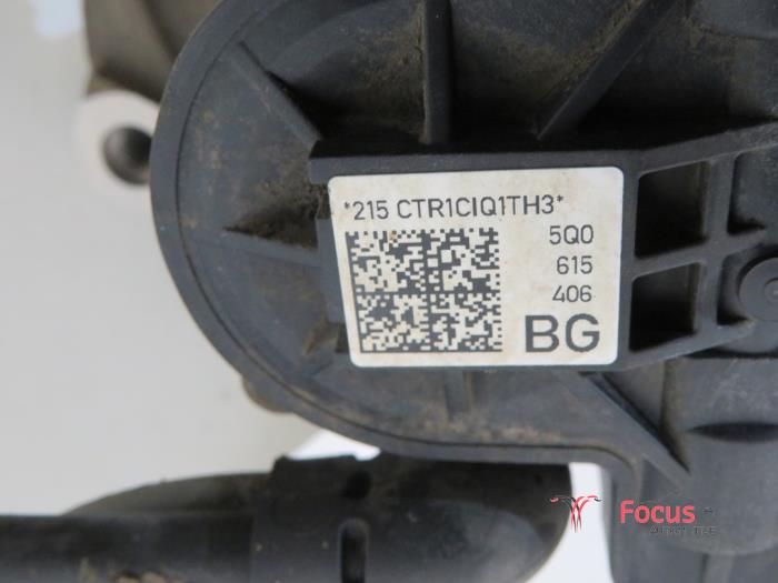Rear brake calliper, right from a Volkswagen Golf VII (AUA) 1.2 TSI BlueMotion 16V 2013