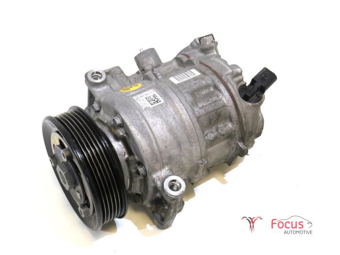 Air conditioning pump from a Volkswagen Golf VII (AUA) 1.2 TSI BlueMotion 16V 2013