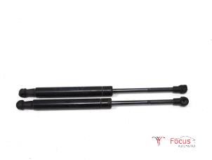 Used Set of tailgate gas struts Fiat 500C (312) 1.2 69 Price € 25,00 Margin scheme offered by Focus Automotive