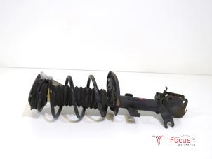 Used Front shock absorber rod, left Renault Clio IV Estate/Grandtour (7R) 0.9 Energy TCE 12V Price € 40,00 Margin scheme offered by Focus Automotive