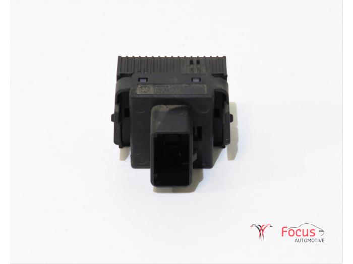 AIH headlight switch from a Volkswagen Transporter T5 2.0 TDI DRF 2011