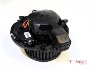 Usados Motor de ventilador de calefactor BMW 1 serie (F20) 118i 1.5 TwinPower 12V Precio € 75,00 Norma de margen ofrecido por Focus Automotive