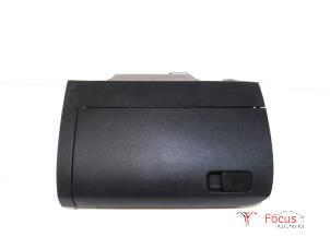 Usagé Boîte à gants Volkswagen Polo V (6R) 1.6 TDI 16V 90 Prix € 25,00 Règlement à la marge proposé par Focus Automotive