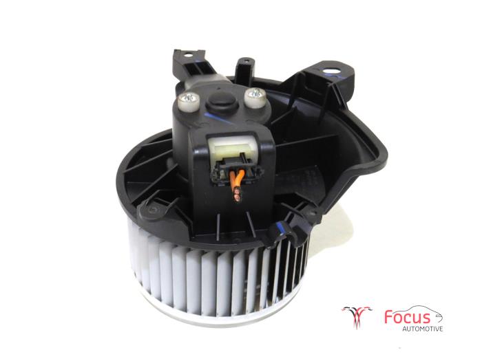 Heating and ventilation fan motor from a Opel Corsa E 1.0 SIDI Turbo 12V 2016