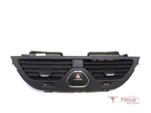 Używane Kratka wentylacyjna deski rozdzielczej Opel Corsa E 1.0 SIDI Turbo 12V Cena € 15,00 Procedura marży oferowane przez Focus Automotive