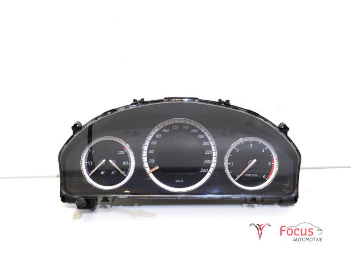 Begagnade Instrumentpanel Mercedes C (W204) 2.2 C-200 CDI 16V Pris € 100,00 Marginaltabell erbjuds av Focus Automotive