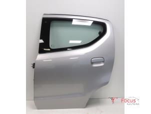 Używane Drzwi lewe tylne wersja 4-drzwiowa Nissan Pixo (D31S) 1.0 12V Cena € 200,00 Procedura marży oferowane przez Focus Automotive