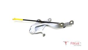 Used Bonnet Hinge Hyundai i10 1.0 12V Price € 24,14 Inclusive VAT offered by Focus Automotive