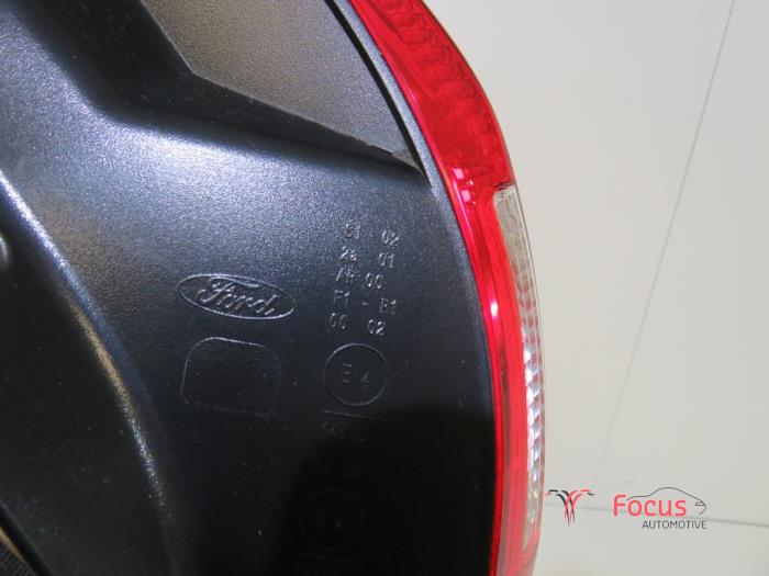 Luz trasera derecha de un Ford Focus 3 1.0 Ti-VCT EcoBoost 12V 100 2014