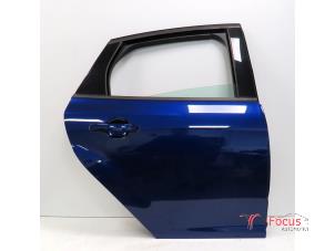Używane Drzwi prawe tylne wersja 4-drzwiowa Ford Focus 3 1.0 Ti-VCT EcoBoost 12V 100 Cena € 350,00 Procedura marży oferowane przez Focus Automotive