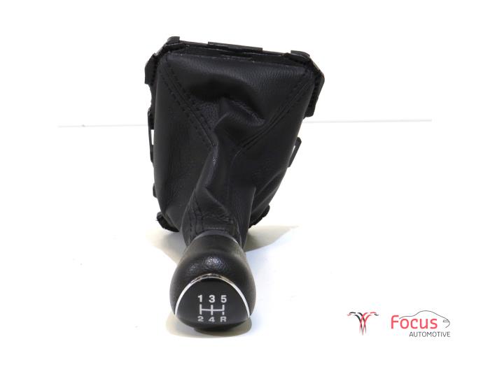 Funda de palanca de cambios de un Ford Focus 3 1.0 Ti-VCT EcoBoost 12V 100 2014