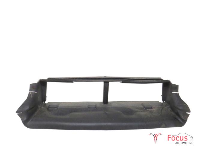 Begagnade Lufttratt Ford Focus 3 1.0 Ti-VCT EcoBoost 12V 100 Pris € 20,00 Marginaltabell erbjuds av Focus Automotive