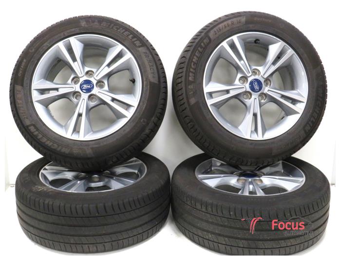Felgen Set + Reifen van een Ford Focus 3 1.0 Ti-VCT EcoBoost 12V 100 2014