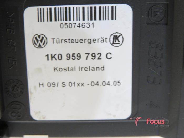 Fenstermotor Tür van een Volkswagen Caddy III (2KA,2KH,2CA,2CH) 1.9 TDI 2005