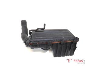 Używane Obudowa filtra powietrza Volkswagen Polo V (6R) 1.4 16V Cena € 49,95 Procedura marży oferowane przez Focus Automotive