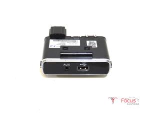 Używane Zlacze AUX/USB Fiat 500 (312) 0.9 TwinAir 80 Cena € 74,95 Procedura marży oferowane przez Focus Automotive