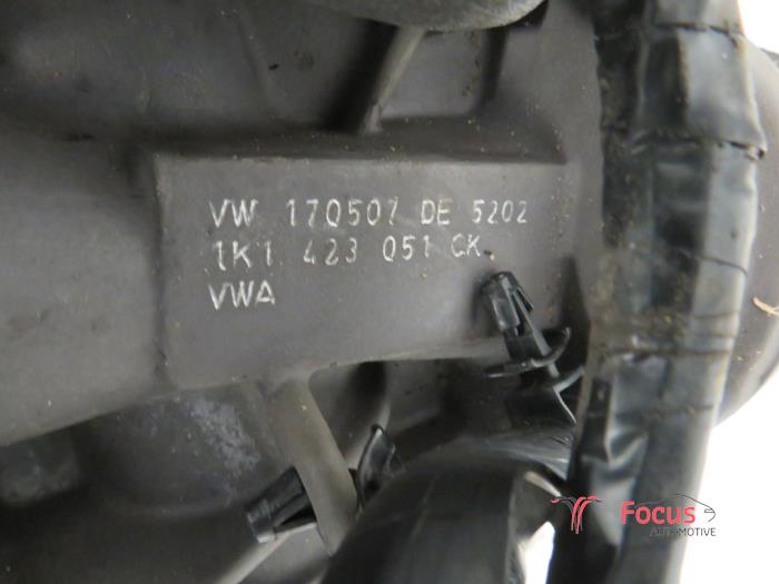 Lenkgetriebe van een Volkswagen Caddy III (2KA,2KH,2CA,2CH) 2.0 SDI 2007
