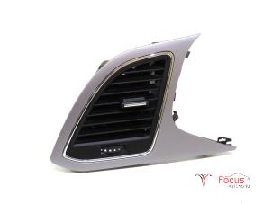 Używane Kratka wentylacyjna deski rozdzielczej Seat Leon (5FB) 1.0 TSI 12V Cena € 15,00 Procedura marży oferowane przez Focus Automotive