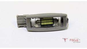 Używane Oswietlenie wewnetrzne przód Seat Leon (5FB) 1.0 TSI 12V Cena € 10,00 Procedura marży oferowane przez Focus Automotive