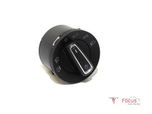 Usagé Commutateur lumière Seat Leon (5FB) 1.0 TSI 12V Prix € 24,95 Règlement à la marge proposé par Focus Automotive
