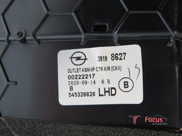Kratka wentylacyjna deski rozdzielczej z Vauxhall Corsa V 1.2 12V 100 2021
