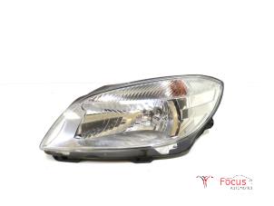 Używane Reflektor lewy Skoda Fabia II (5J) 1.2i 12V Cena € 125,00 Procedura marży oferowane przez Focus Automotive