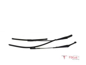 Used Front wiper arm Audi A5 Sportback (F5A/F5F) 2.0 TFSI Ultra 16V Price € 25,00 Margin scheme offered by Focus Automotive
