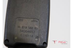 Usagé Insertion ceinture de sécurité arrière gauche Citroen C3 (SC) 1.4 HDi Prix € 15,00 Règlement à la marge proposé par Focus Automotive