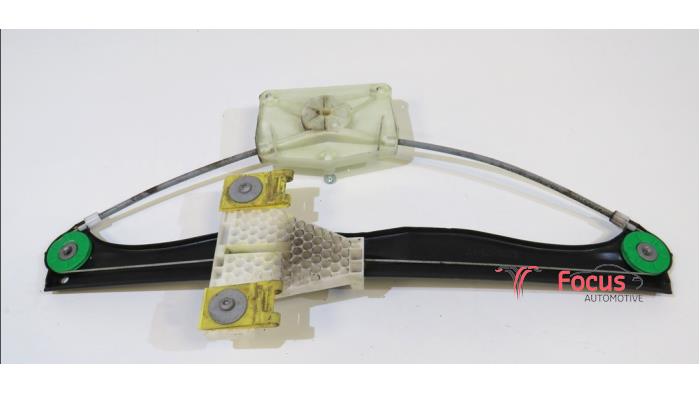 Window lifting mechanism without motor