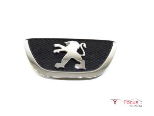 Usados Emblema Peugeot 107 1.0 12V Precio € 19,95 Norma de margen ofrecido por Focus Automotive