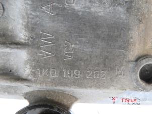Engine mount from a Audi A3 Sportback (8PA) 2.0 FSI 16V 2006