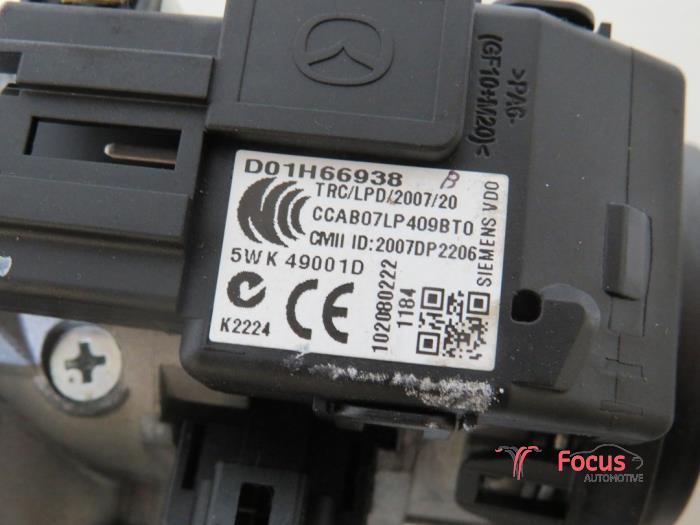 Ignition lock + key from a Mazda 2 (DE) 1.4 CDVi 16V 2008