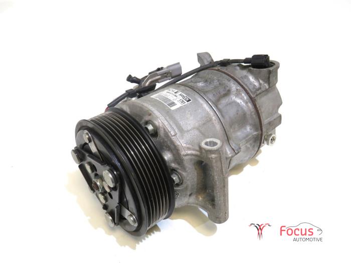 Usagé Pompe clim Renault Megane IV (RFBB) 1.3 TCE 115 16V Prix € 70,00 Règlement à la marge proposé par Focus Automotive