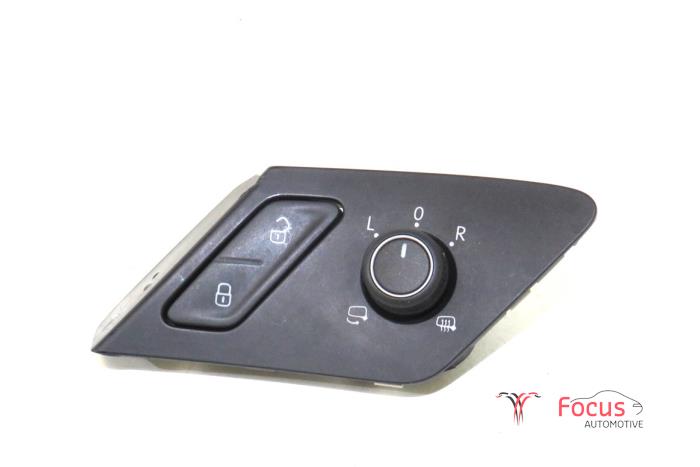 Mirror switch from a Volkswagen Golf VII (AUA) 1.2 TSI 16V 2016