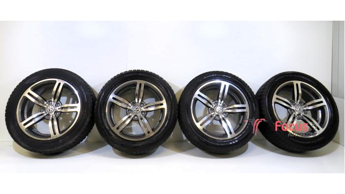 Set of sports wheels + winter tyres from a Volkswagen Transporter T5 2.5 TDi 2005