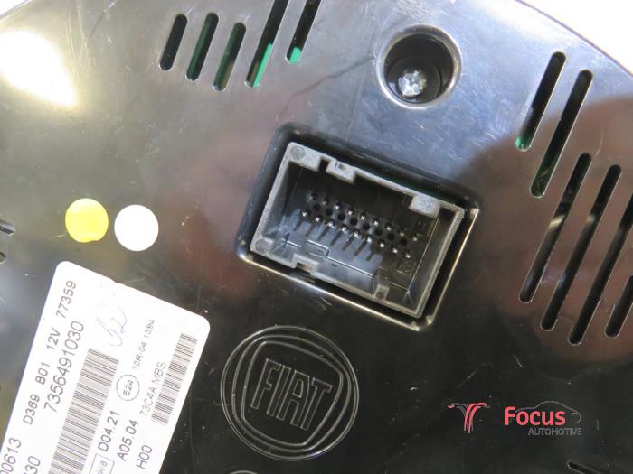 Instrument panel from a Fiat 500 (312)  2016