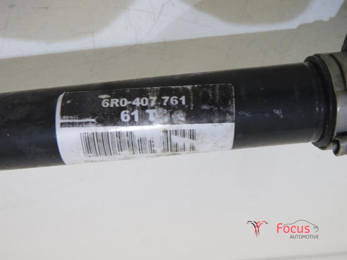 Front drive shaft, left from a Volkswagen Polo V (6R) 1.2 12V BlueMotion Technology 2011