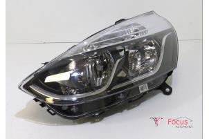 New Headlight, left Renault Clio IV (5R) 0.9 Energy TCE 90 12V Price € 211,69 Inclusive VAT offered by Focus Automotive