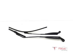 Used Front wiper arm Ford Ka II 1.2 Price € 15,00 Margin scheme offered by Focus Automotive