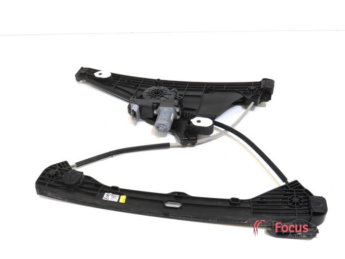 Window mechanism 4-door, front right from a Opel Corsa F (UB/UH/UP) 1.2 12V 75 2020