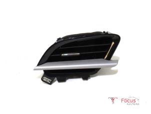 Używane Kratka wentylacyjna deski rozdzielczej Opel Corsa F (UB/UH/UP) 1.2 12V 75 Cena € 19,95 Procedura marży oferowane przez Focus Automotive