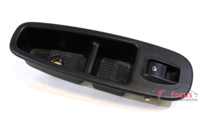 Usados Interruptor de ventanilla eléctrica Fiat 500L (199) 1.3 D 16V Multijet Precio € 50,00 Norma de margen ofrecido por Focus Automotive
