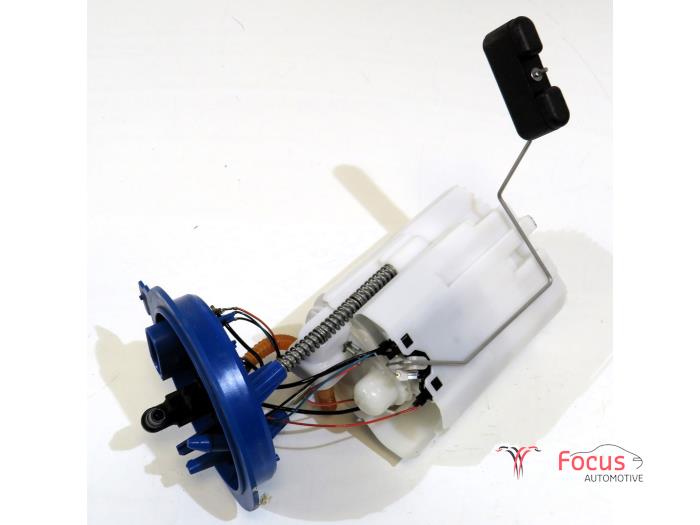 Electric fuel pump from a Volkswagen Golf VII (AUA) 1.2 TSI 16V 2014