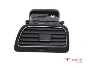 Używane Kratka wentylacyjna deski rozdzielczej Volkswagen Golf VII (AUA) 1.2 TSI 16V Cena € 14,95 Procedura marży oferowane przez Focus Automotive