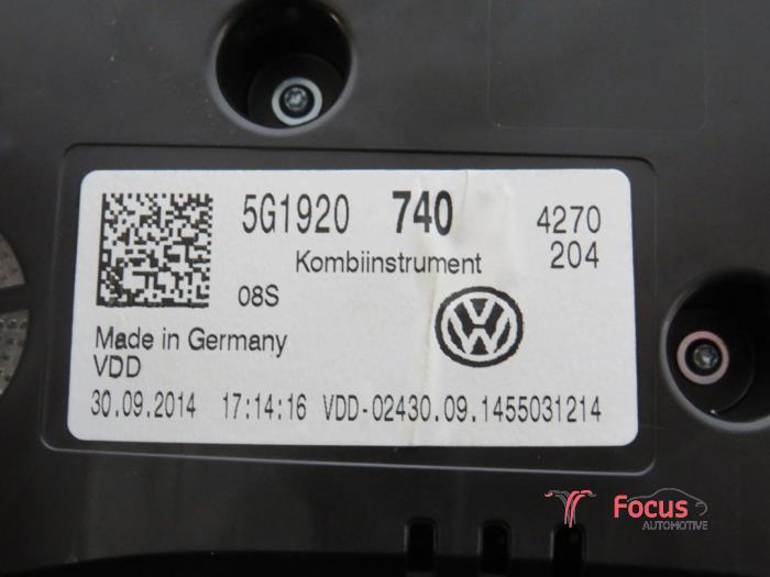 Instrument panel from a Volkswagen Golf VII (AUA) 1.2 TSI 16V 2014