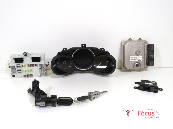 Used Ignition lock + computer Fiat 500L (199) 1.3 D 16V Multijet Price € 595,00 Margin scheme offered by Focus Automotive