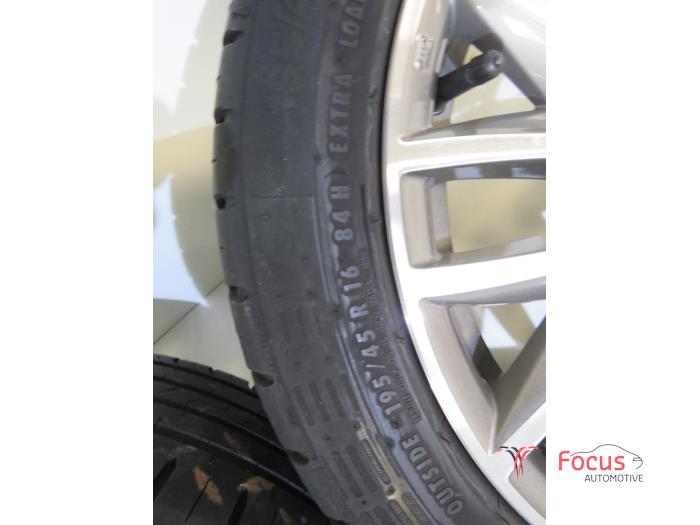 Sportfelgensatz + Reifen van een Fiat 500 (312) 1.2 69 2019