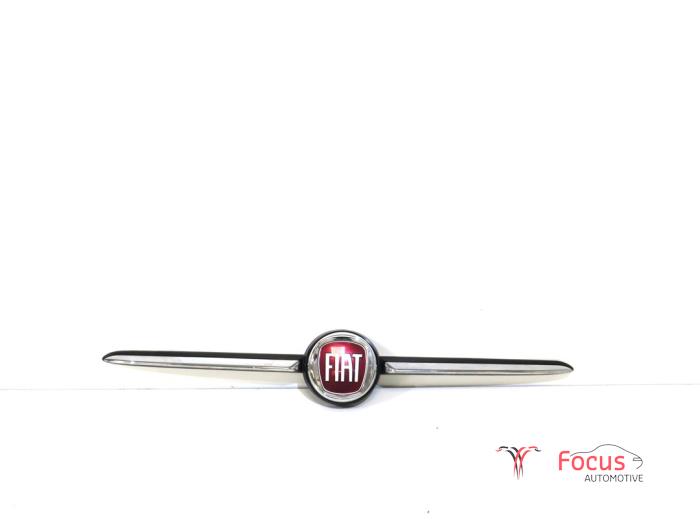 Grille from a Fiat 500C (312) 0.9 TwinAir 85 2019