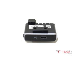 Usagé Connexion USB Fiat 500C (312) 0.9 TwinAir 85 Prix € 150,00 Règlement à la marge proposé par Focus Automotive